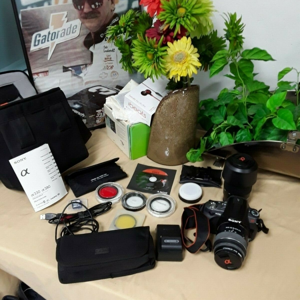 Sony A330 DSLR 10.2 mp Camera with MANY EXTRAS